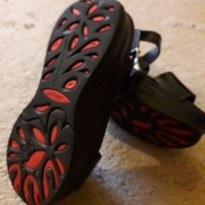 MBT Shoes - MBT Sandals MBT Shoes - MBT Sandals